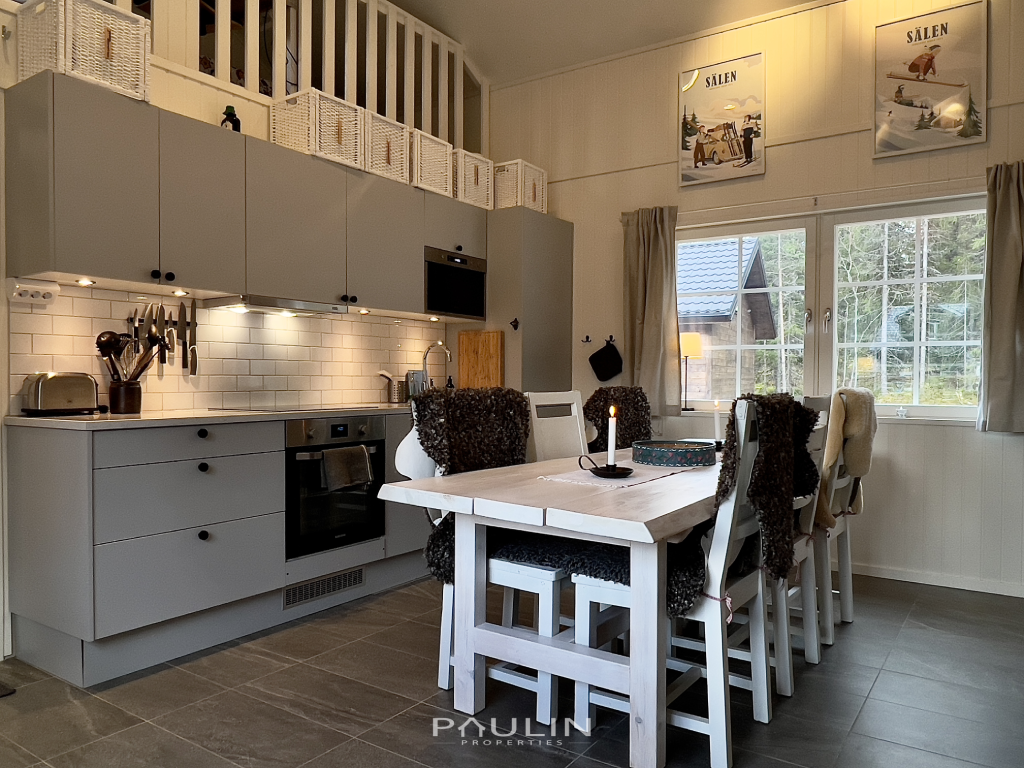 olarsngen_129_dining_table