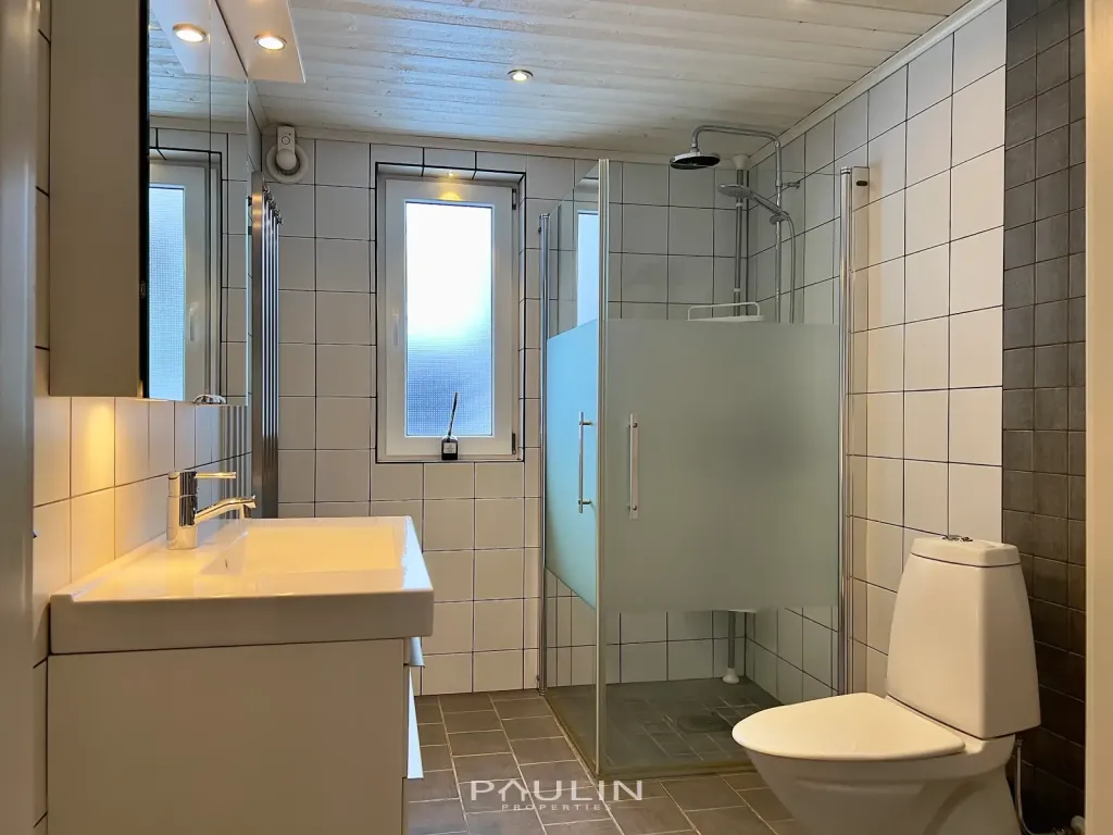 Bathroom1