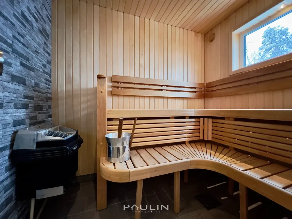 Sauna &amp; Bathroom2