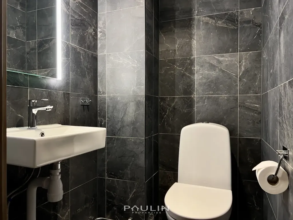 Bathroom2