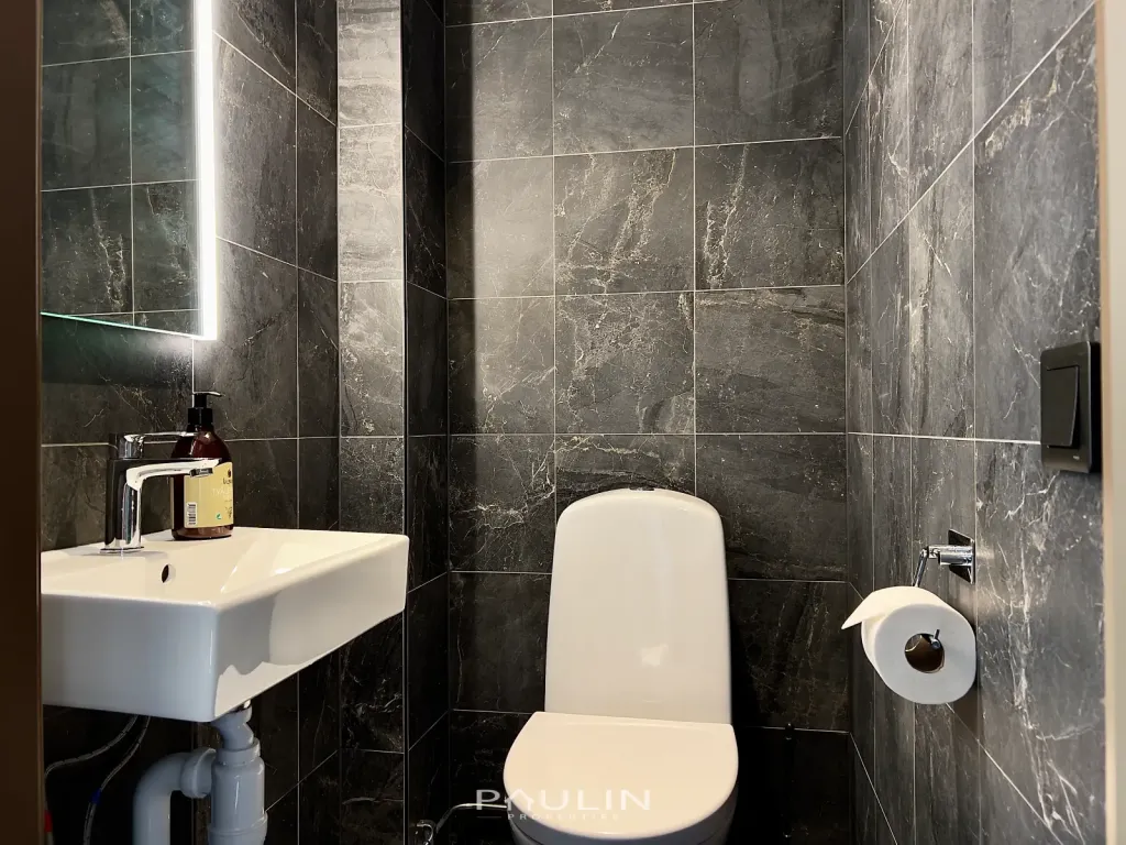 Bathroom2