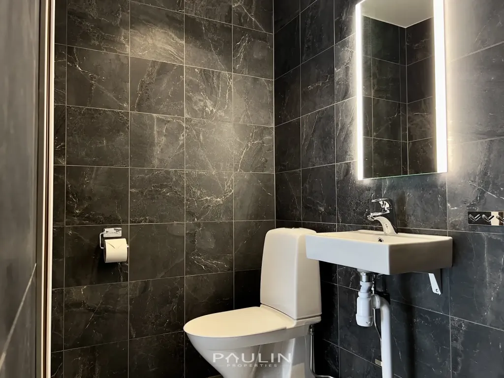 Bathroom2