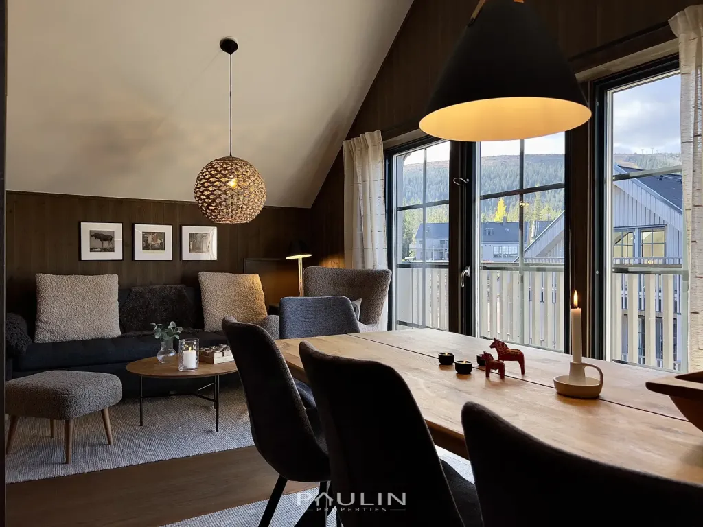 Dining Area (7 guests)