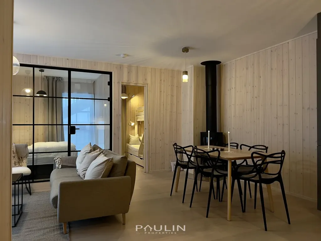 Dining Area (5 guests)