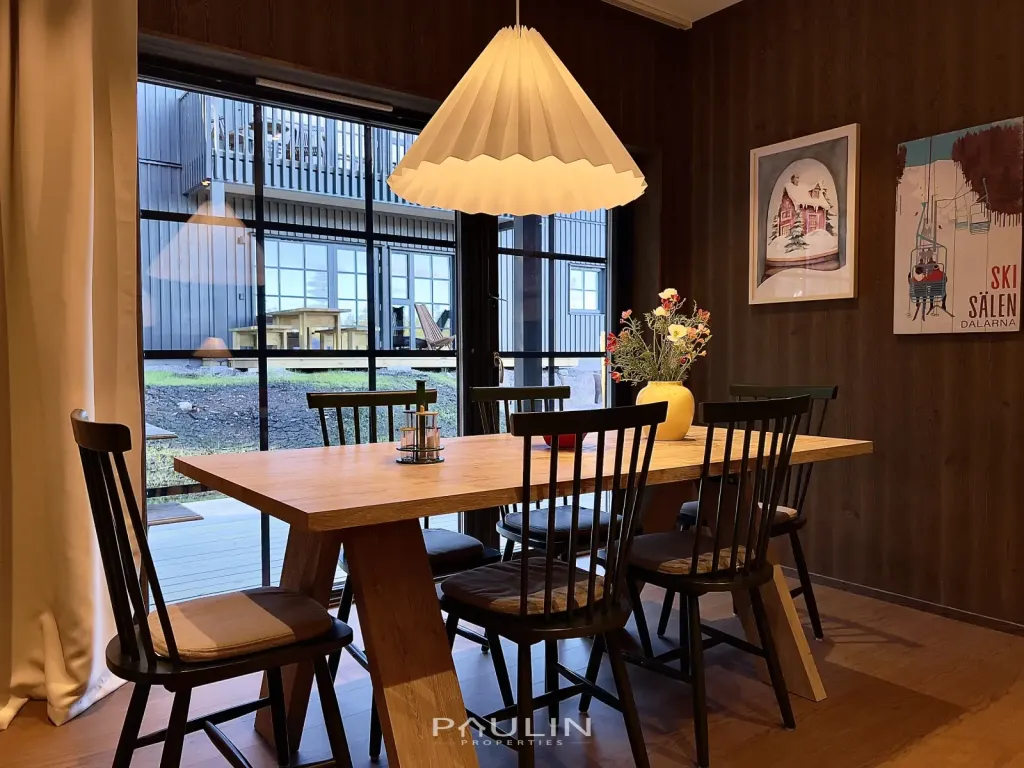 Dining Area (6 guests)