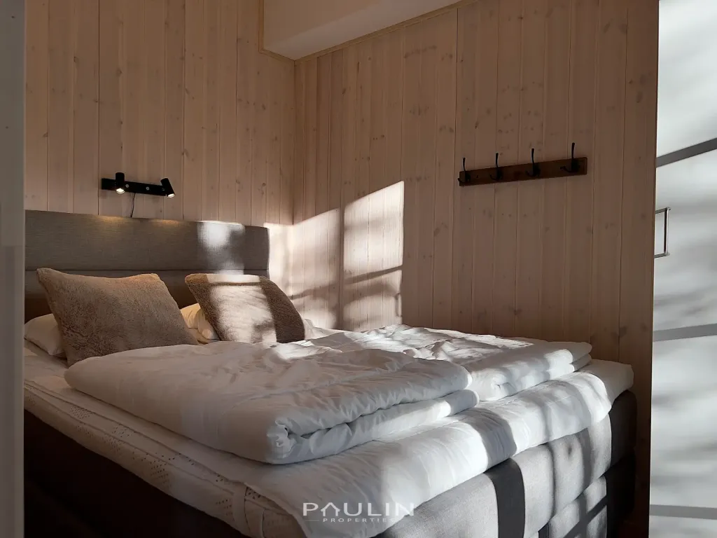 Schlafzimmer 1 (160 cm)