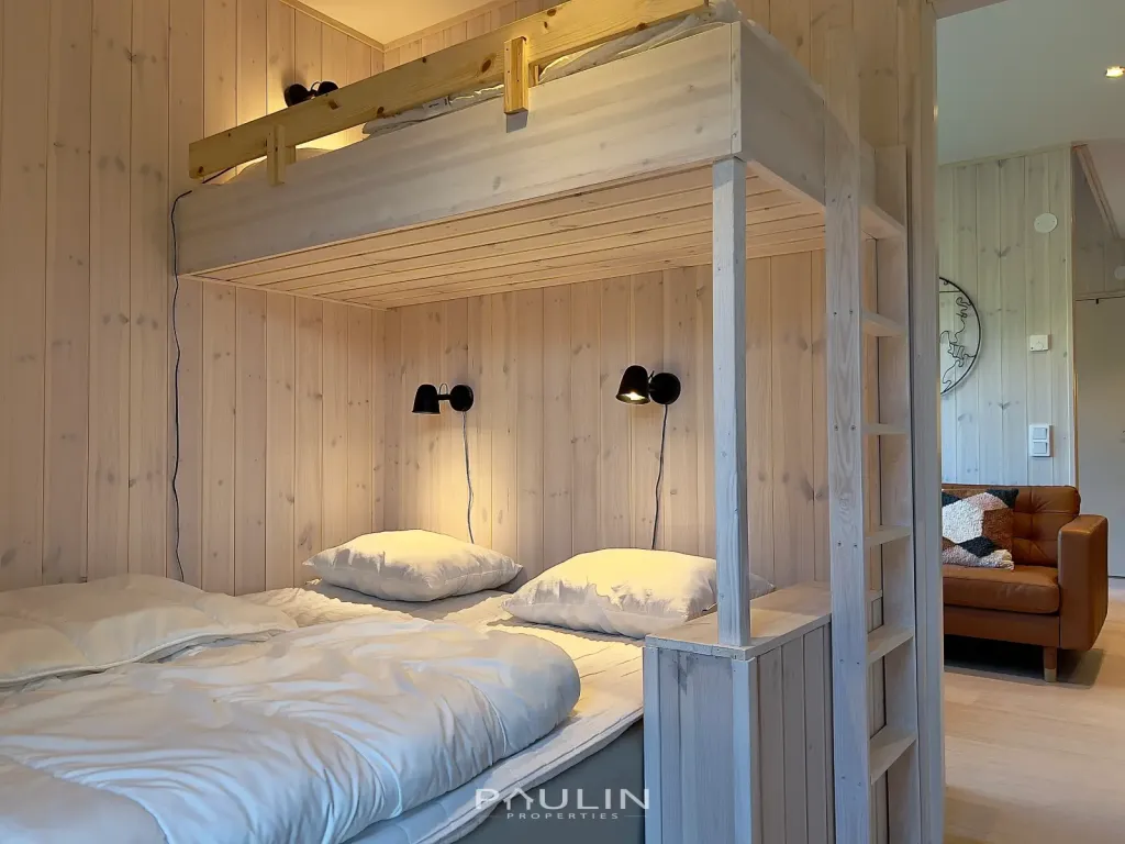 Schlafzimmer 1 (160 cm & 90 cm)