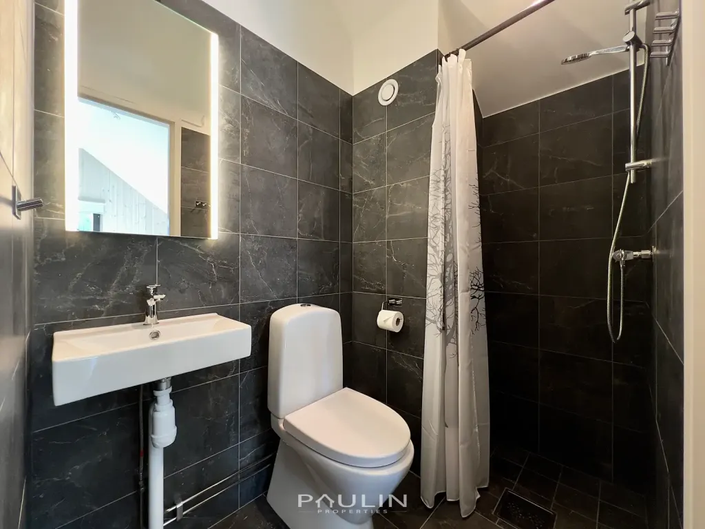 Bathroom2