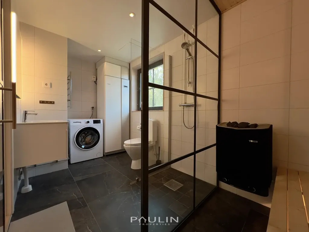 Bathroom2