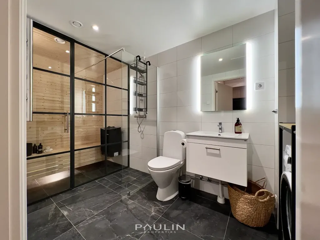 Bathroom1