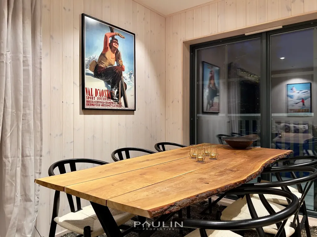 Dining Area (6 Guests)