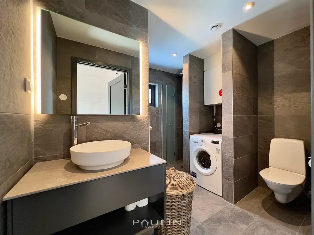 Bathroom1