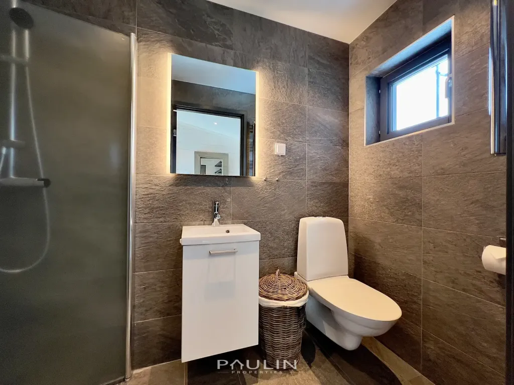 Bathroom2