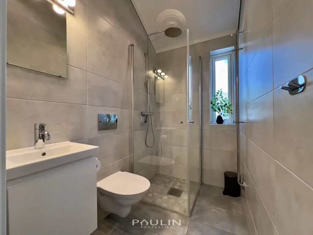 Bathroom2
