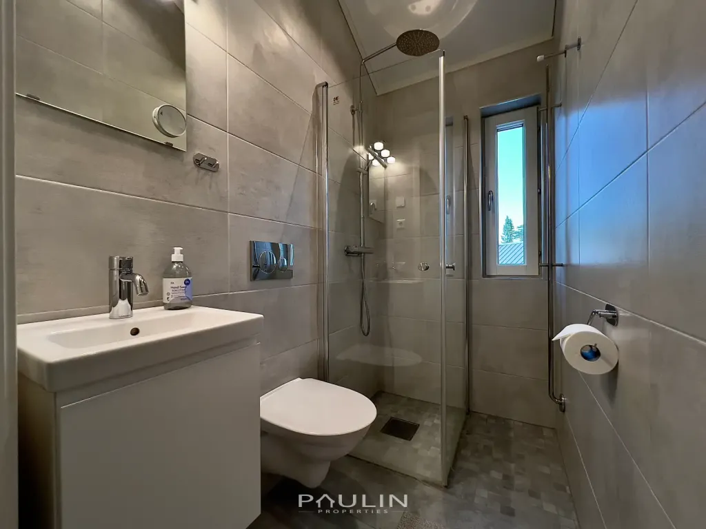 Bathroom2